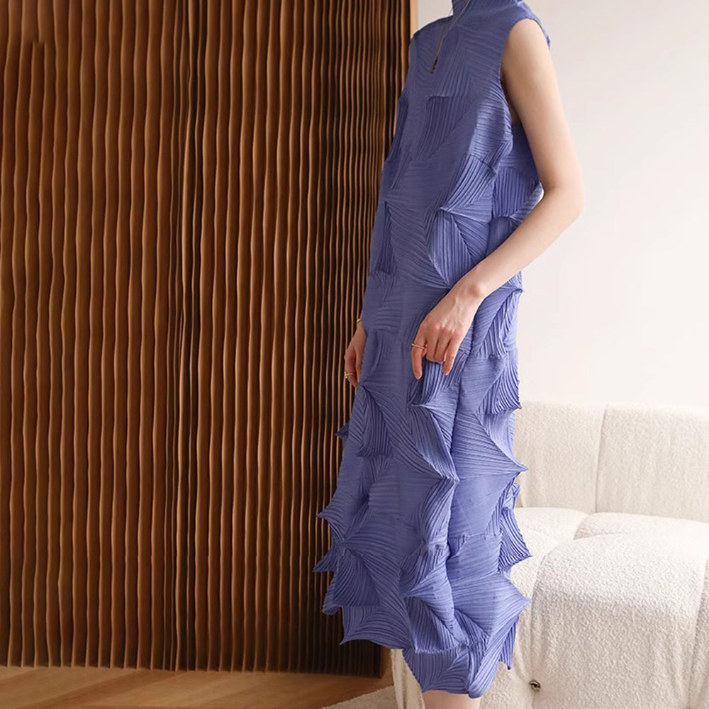 Rose-Pleated Sleeveless Midi Dress 3.jpg