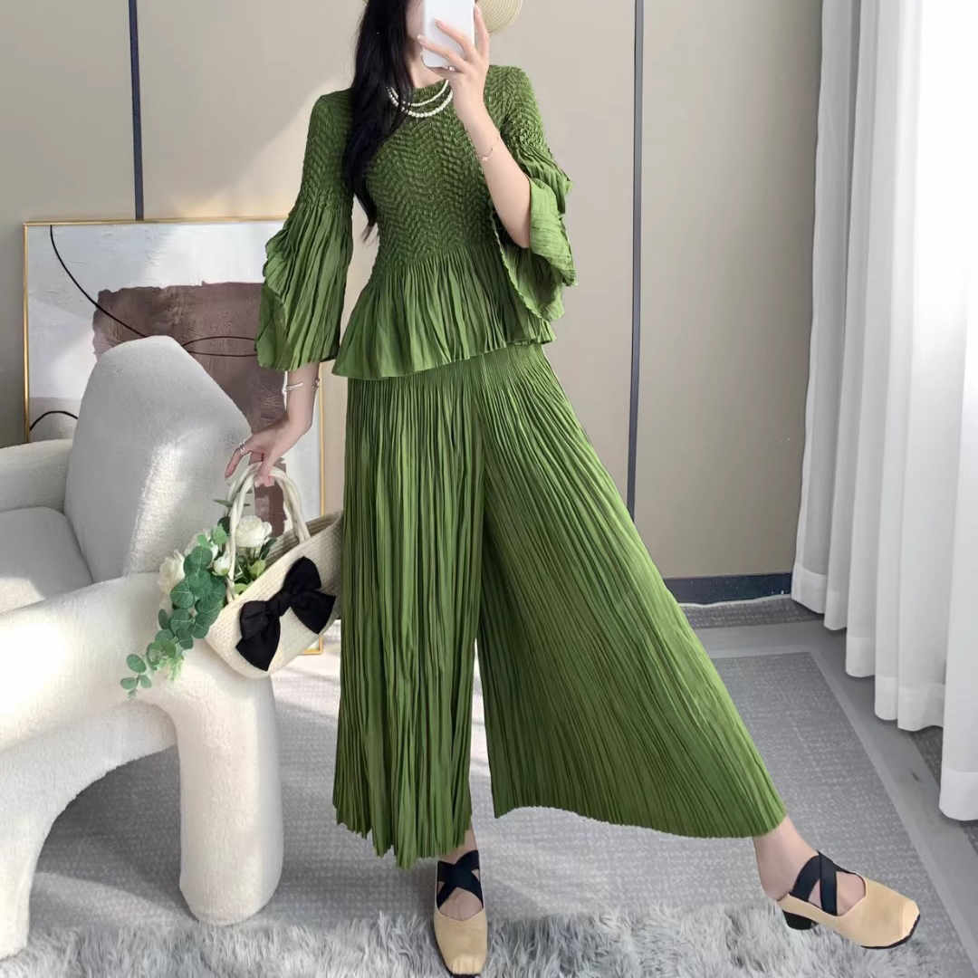 Olive Green Pleated 34 Sleeve Top and Pants Two-Piece Set (1).jpg