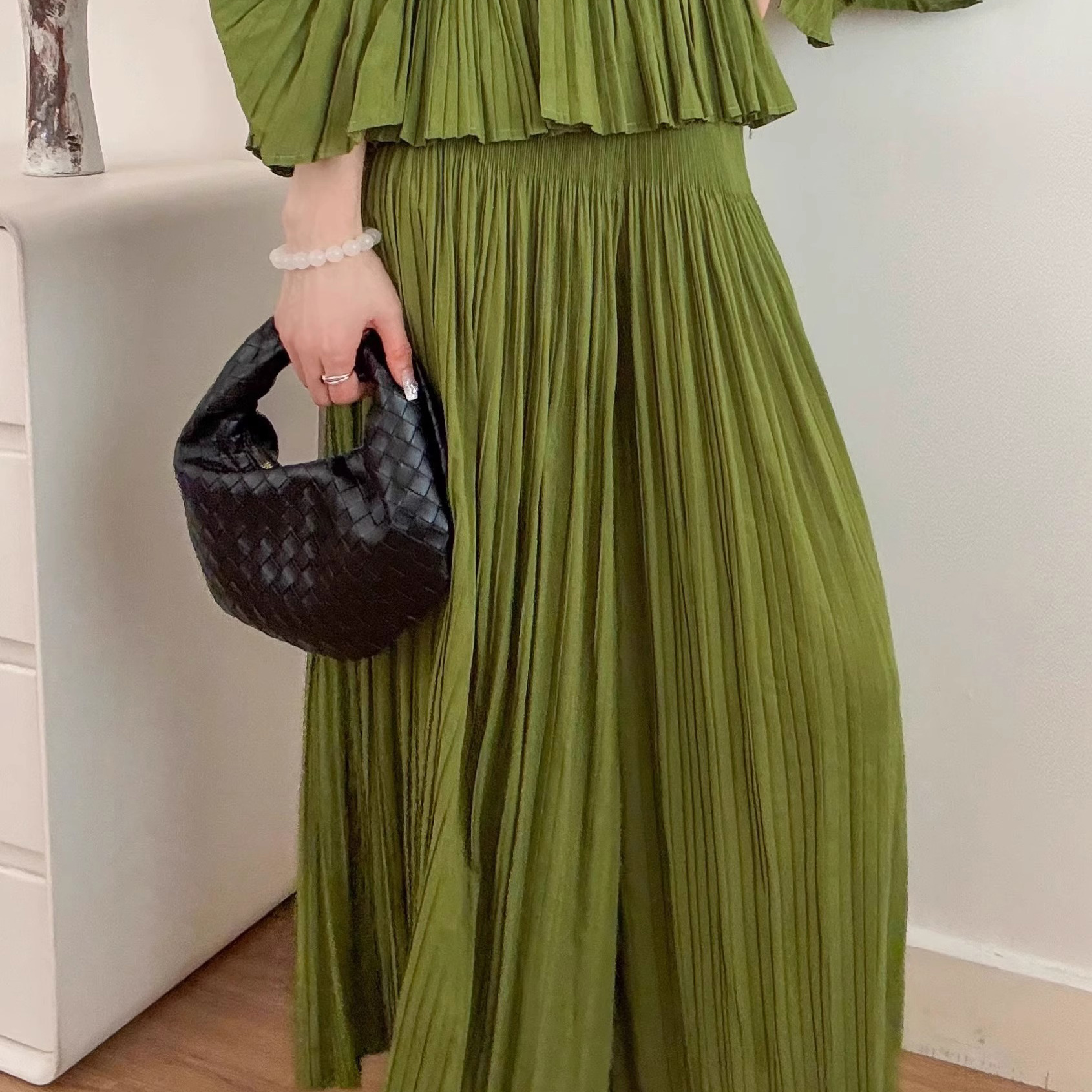 The Dual-Pleat Revolution Customizable Comfort Trousers (1).jpg