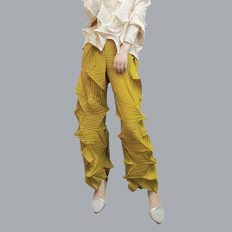 Petaled Architecture Trousers Rose-Pleated Elegance for Spring (3).jpg