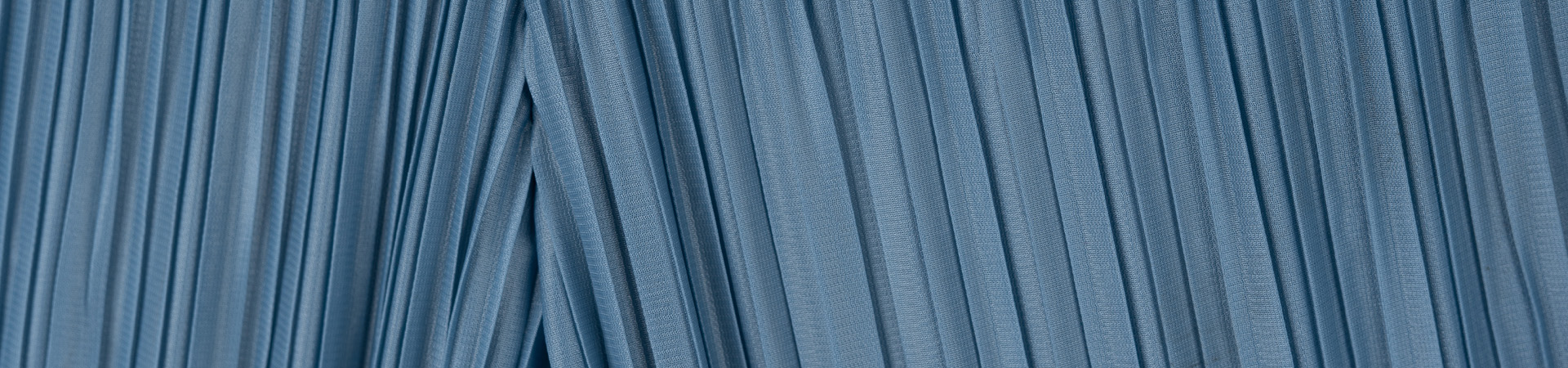 Gradient Colored Godet Pleated Sleeveless Round-Neck Top & Accordion Pleated Skirt Set