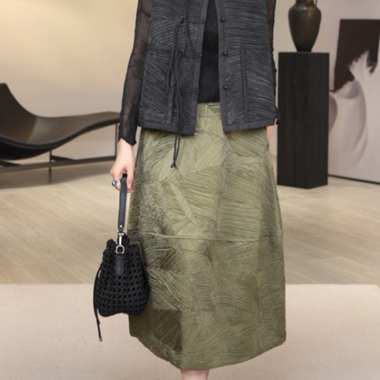 Bamboo-Inspired 3D Pleated Midi Skirt 1.jpg