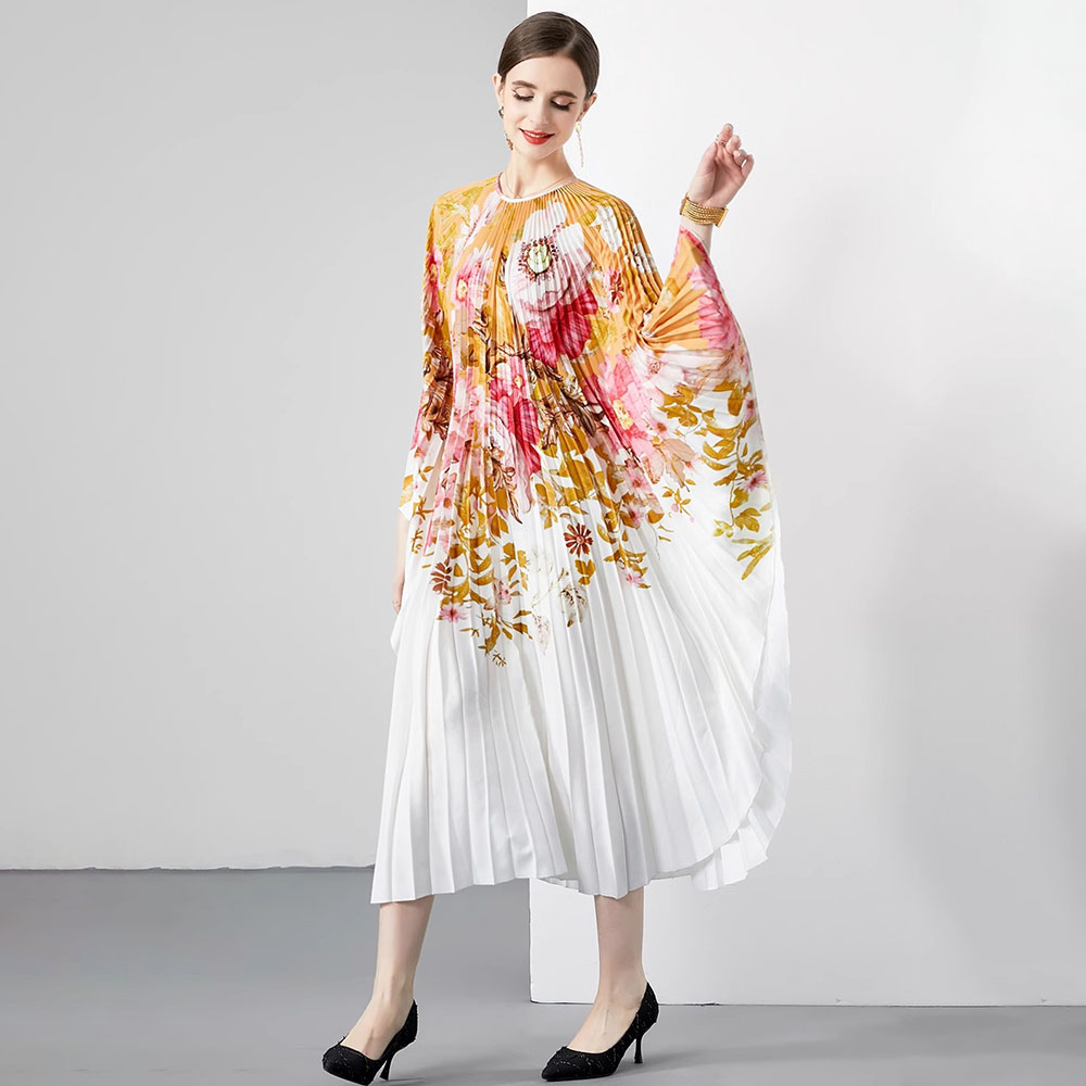 Plus-Size Pleated Batwing Sleeve Cape Bell Skirt Accordion Dress 2.jpg