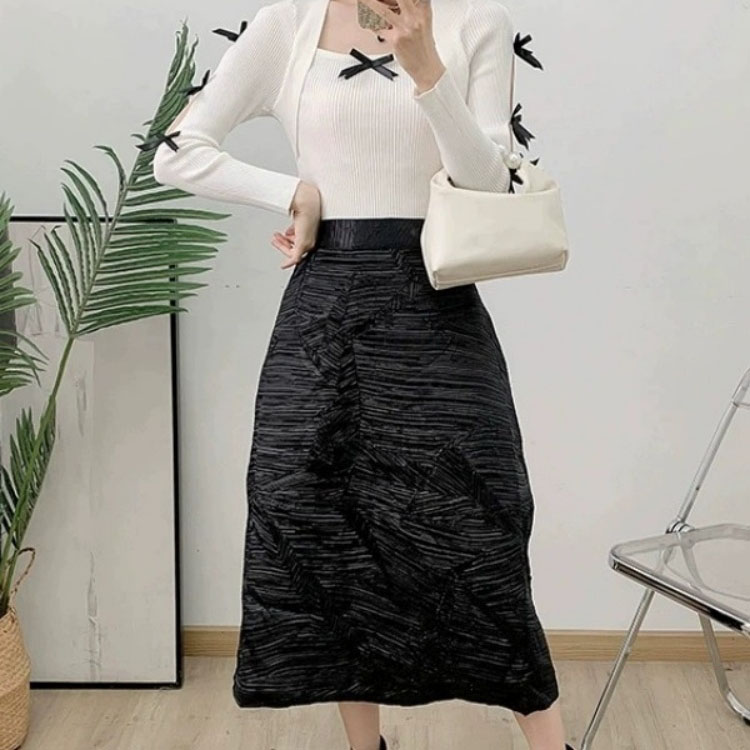 Bamboo-Inspired 3D Pleated Midi Skirt 2.jpg