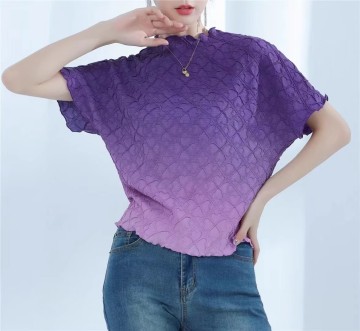 Women's Ombre Clover Pleated Short Sleeve Top