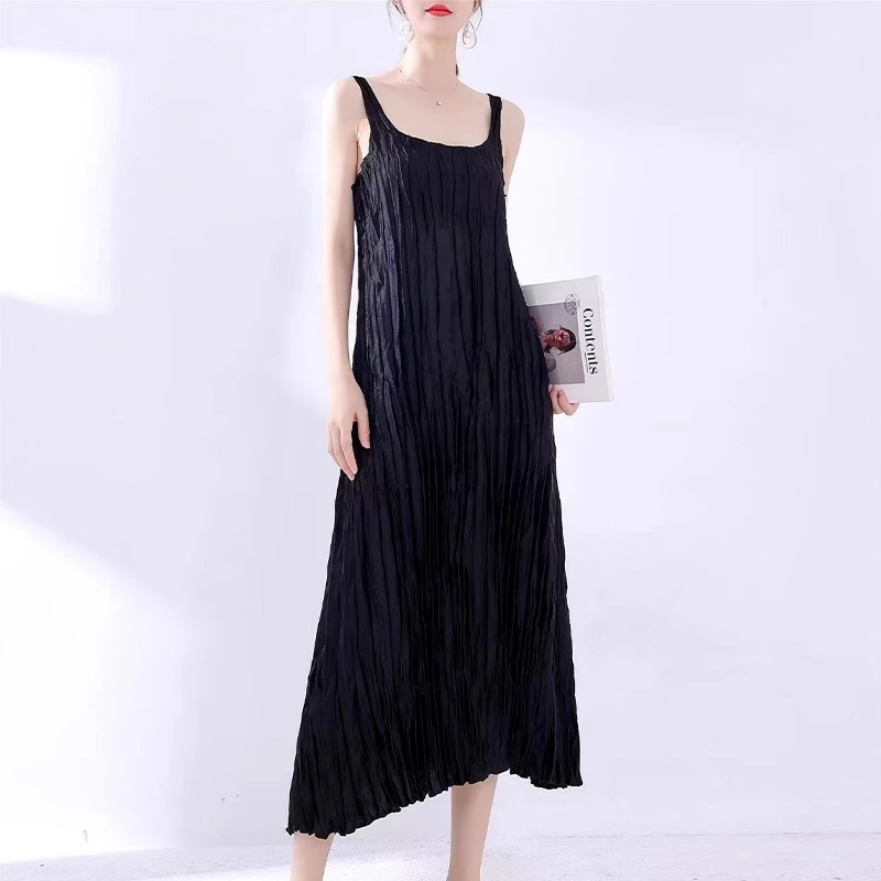 Women's Crinkle Pleated Strap Maxi Dress 2.jpg