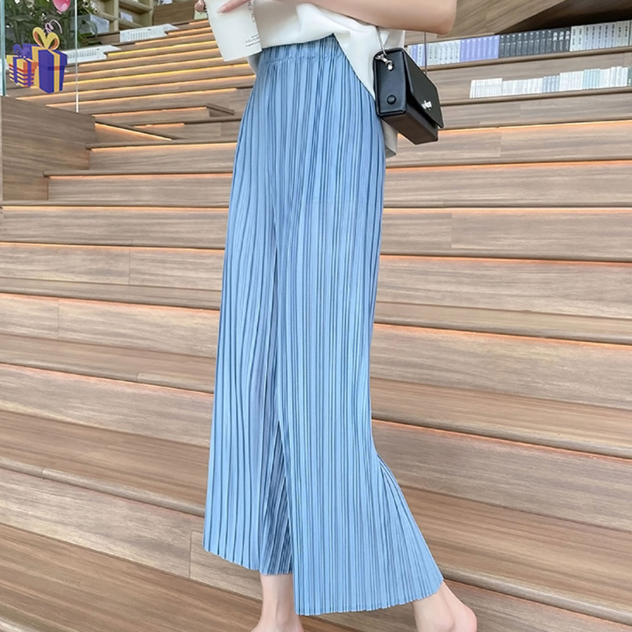 Pleated Straight-Leg Trousers with Structured Grace (2).jpg